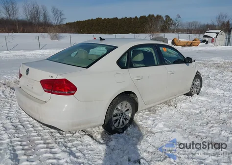 2014 Volkswagen Passat 1.8T Wolfsburg Edition z USA, uszkodzony, nr VIN 1VWAT7A30EC111518